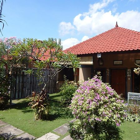 Pondok Shindu Guest House เปมูเตรัน ภายนอก รูปภาพ