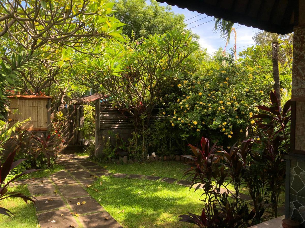 Pondok Shindu Guest House เปมูเตรัน ภายนอก รูปภาพ