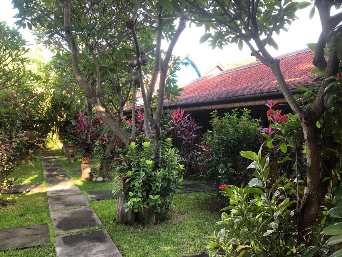 Pondok Shindu Guest House เปมูเตรัน ภายนอก รูปภาพ