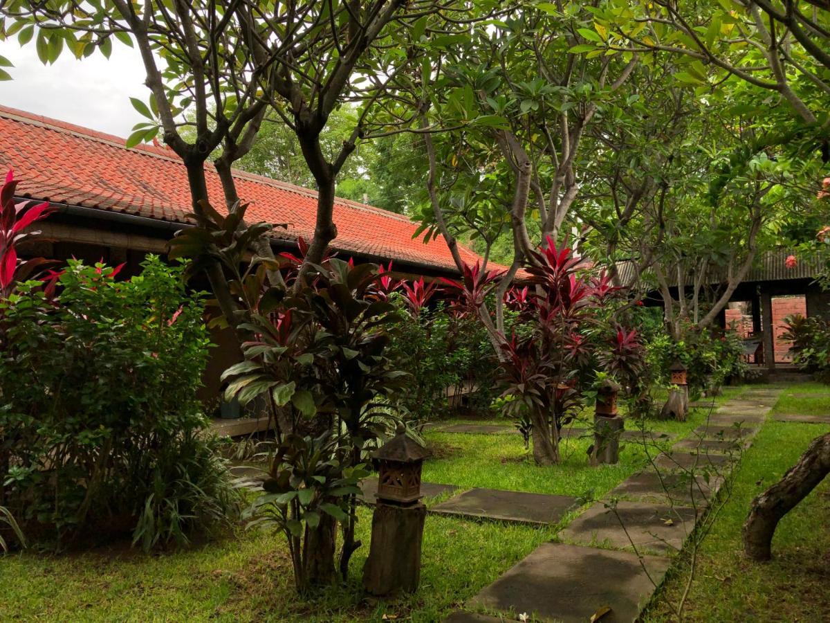 Pondok Shindu Guest House เปมูเตรัน ภายนอก รูปภาพ
