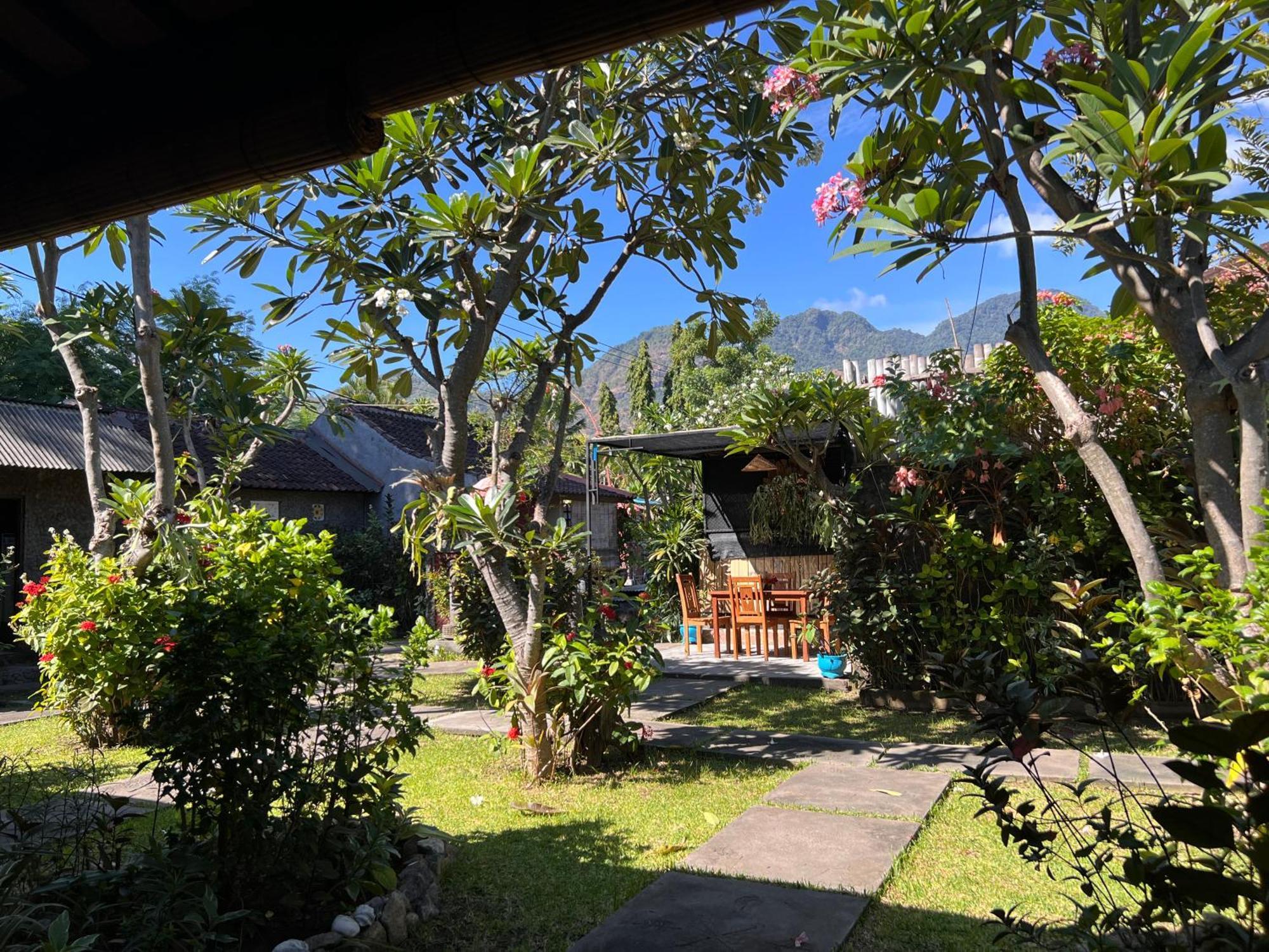 Pondok Shindu Guest House เปมูเตรัน ภายนอก รูปภาพ